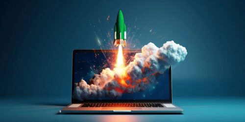 Ein Laptop, aus dem eine grüne Rakete herausfliegt.