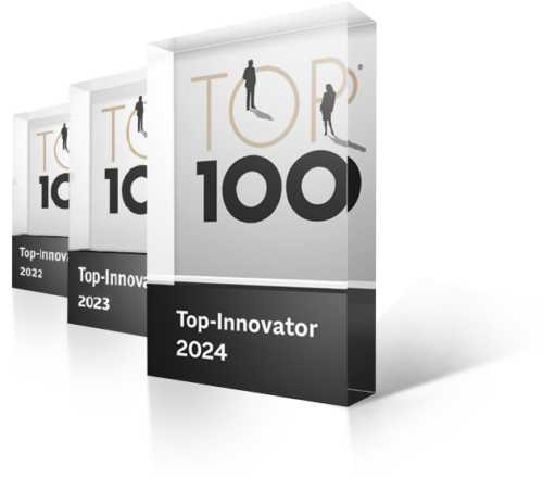 Drei transparente Auszeichnungen mit der Aufschrift „Top 100“ und dem Text „Top-Innovator“ für die Jahre 2022, 2023 und 2024.